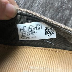Mens Designer Arena Casual Shoes Retro Sneakers Cushion Triple S Mens Designer Arena Casual Shoes Retro Sneakers Cushion Triple S